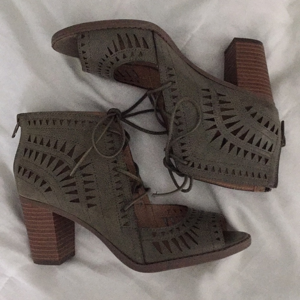 Green lace up sandals- NWOT
